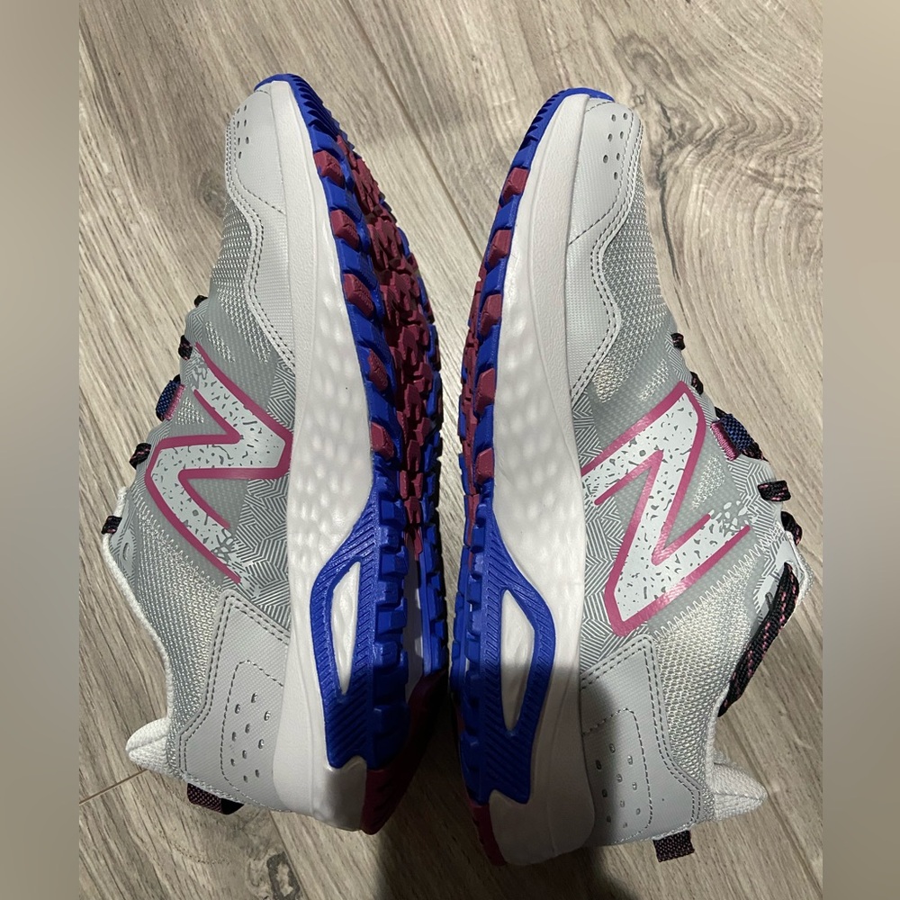 New Balance Women's 410 V8 Trail Running Shoe. Size 9, Wide. Brand New/In Box - Picture 3 of 7